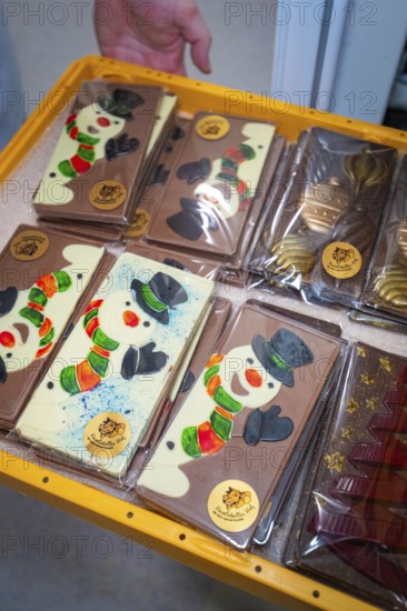 Various chocolate bars with painted snowmen in decorative packaging, Christmas baking, Haselstaller Hof, Wildberg, Calw district, Germany