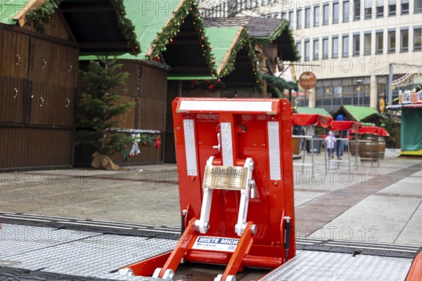 Ludwigshafen Christmas market: The market is fenced all around and secured with anti-terrorist barriers at the only entrance