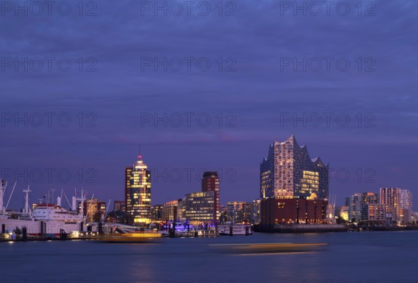 Shipping traffic on Norderelbe in front of Elbe Philharmonic Hall, Elphie, museum ship Cap San Diego, Columbus House, Hafencity, Kehrwiederspitze, The Crown residential complex, motion effect, wiping effect, long exposure, Free and Hanseatic City of Hamburg, blue hour, evening light, twilight, Germany