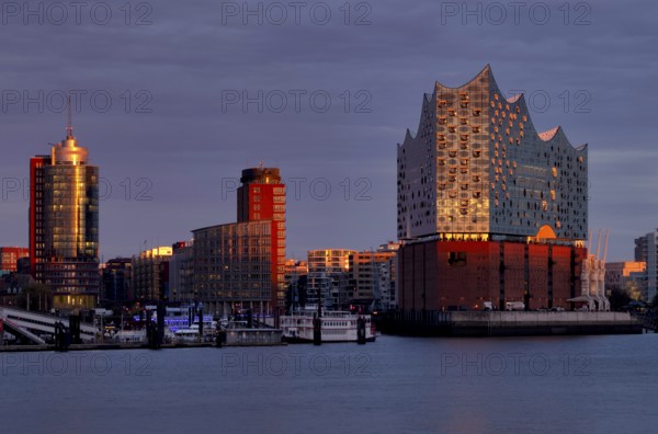 View over the Norderelbe to Elbe Philharmonic Hall, Elphie, Columbus House, Hafencity, Kehrwiederspitze, Free and Hanseatic City of Hamburg, evening light, twilight, Germany