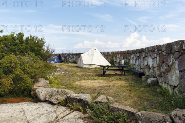 ChristiansÃ¸ Teltplads, small campground, historic fortress with bell tent, tent, Christiansö, Ertholmene, Pea Islands, Bornholm, Denmark