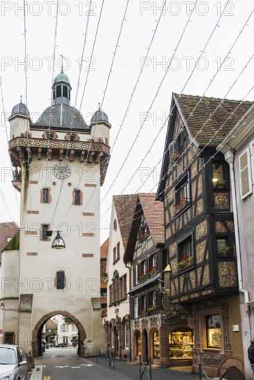 Clock tower and artfully painted half-timbered houses, Tour de l'Horloge, SÃ©lestat, Schlettstadt, Alsace, Bas-Rhin department, France