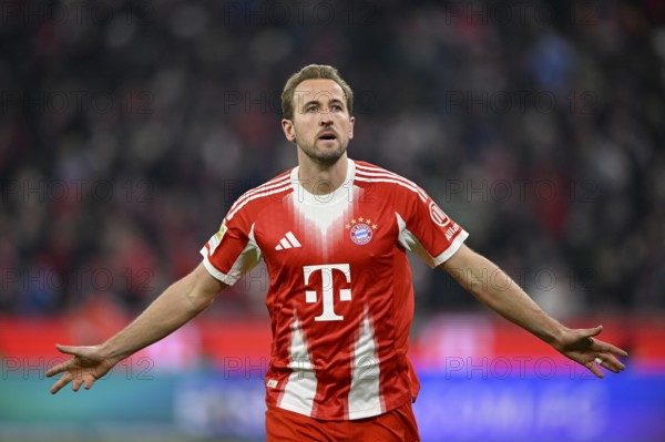 Goal cheer Harry Kane FC Bayern Munich FCB (09) gesture gesture, Allianz Arena, Munich, Bavaria, Germany