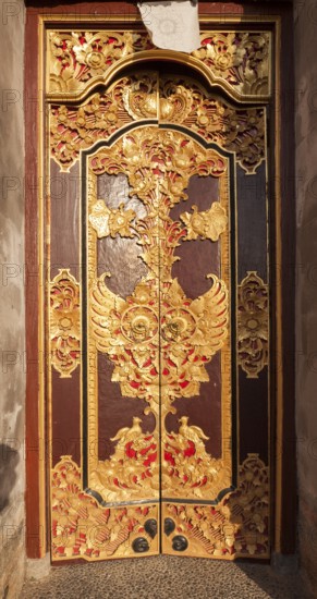 Temple door, Puri Saren Agung, the historic temple of the official residence of the royal family, Ubud, Bali, Indonesia