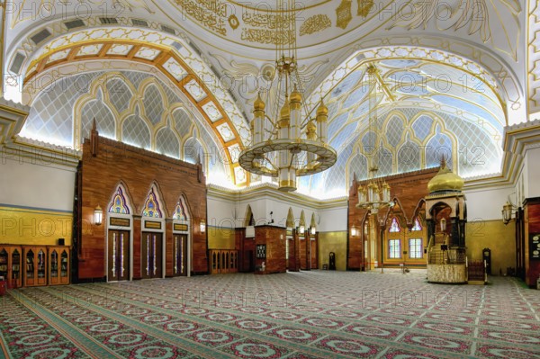 Masjid Omar Ali Saifuddien Mosque, Prayer Hall with decorated ceiling and cupola, Bandar Seri Begawan, Brunei