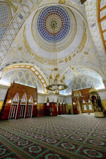 Masjid Omar Ali Saifuddien Mosque, Prayer Hall with decorated ceiling and cupola, Bandar Seri Begawan, Brunei