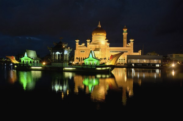 Masjid Omar Ali Saifuddien Mosque and the ceremonial stone barge at night, Bandar Seri Begawan, Brunei