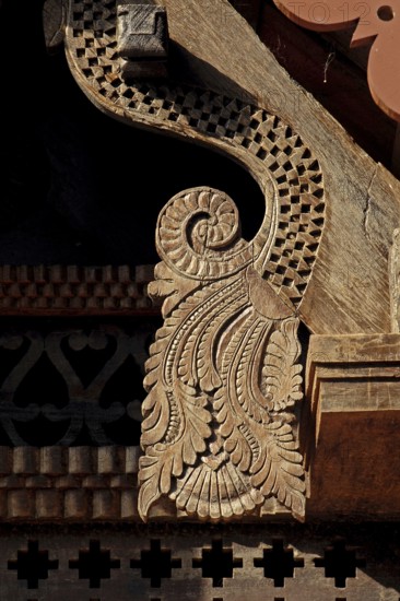 Detail of a traditionally decorated wooden roof, Heritage Hotel Privacy, Vembanad Lake, Kerala, India