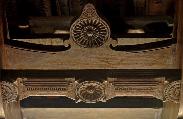 Artistic carvings, wooden roof structure, Heritage Hotel Privacy, Vembanad Lake, Kerala, India