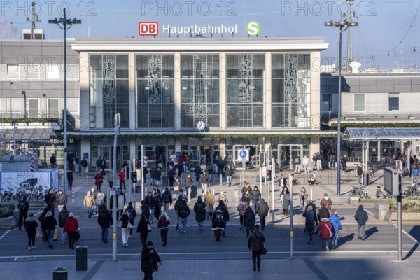 Dortmund Central Station, Station Building, Station Foreground, Pedestrian Crossing at Königswall towards Downtown South, North Rhine-Westphalia, Germany