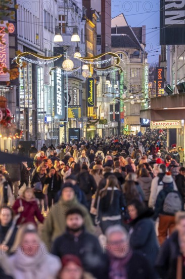 The Westenhellweg in Dortmund, pedestrian zone, city center, busy shopping street in mid-November, North Rhine-Westphalia, Germany