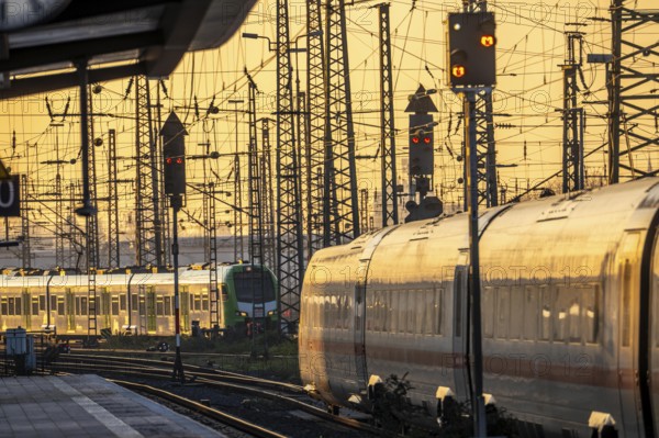 Dortmund Central Station, ICE train on the platform, North Rhine-Westphalia, Germany