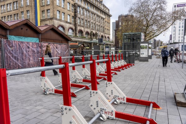 Christmas market in Essen, secured by a mobile anti-terrorist lock, modular, movable barrier against car and truck shooting, are opened or closed by a security guard as required, model Herner Truck Lock, HTS, on Willy-Brandt-Platz, in Essen, North Rhine-Westphalia, Germany