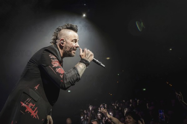 Singer Adam Gontier from Three Days Grace live on tour 25 at Berlin's Tempodrom on 19.11.2025