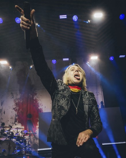 Singer Matt Walst from Three Days Grace live on tour 25 at Berlin's Tempodrom on 19.11.2025