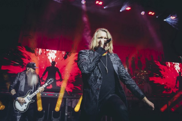 Singer Matt Walst from Three Days Grace live on tour 25 at Berlin's Tempodrom on 19.11.2025