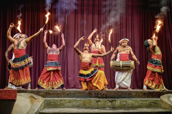 Kandi Lake Club Cultural Dance Show, Fire eater, Kandy, Sri Lanka