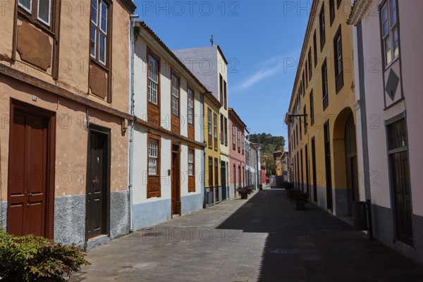 Narrow alley with colorful historic buildings, UNESCO World Heritage Old Town of San Crstobal de La Laguna, La Laguna, Tenerife, Canary Islands, Spain