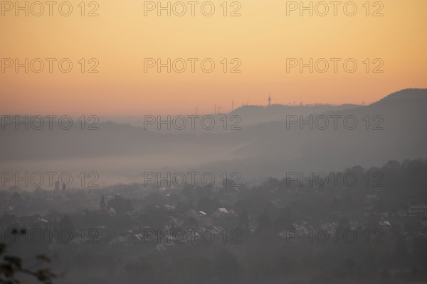 Morning atmosphere on Aichelberg View over the foggy foothills of Alb, golden light over the sea of fog to the eastern part of Baden-WÃ¼rttemberg. Bad Boll, DÃ¼rnau, district. Göppingen, Baden-WÃ¼rttemberg, Germany