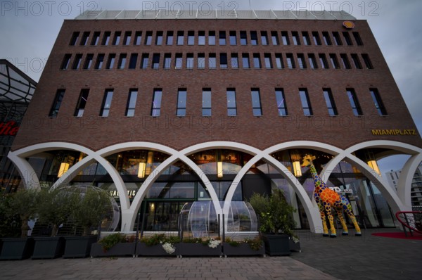 Exterior view, SHELL, next to shopping mall, Westfield, logo, Hamburg-Ãœberseequartier, Miamiplatz, Free and Hanseatic City of Hamburg, Germany