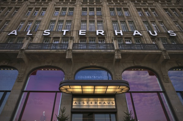 Exterior view, entrance to shopping mall, Alsterhaus, Jungfernstieg, Free and Hanseatic City of Hamburg, Germany