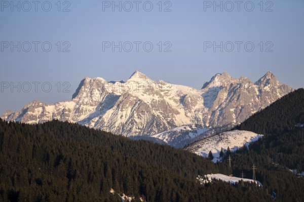 Summits of the Loferer Steinberge in the evening light in winter, Hochbrixen, Brixen im Thale, Tyrol, Austria