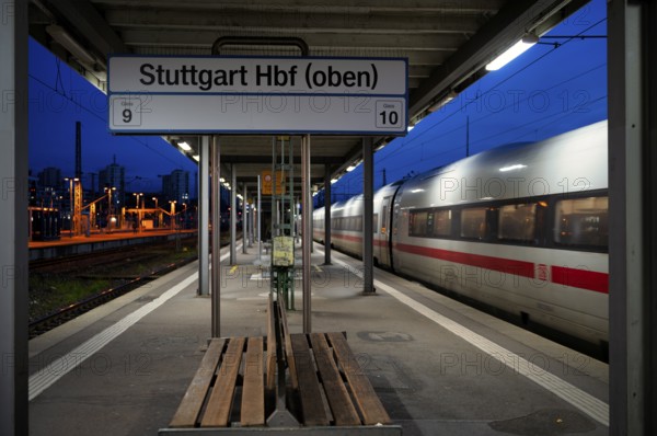 Incoming train, ICE, Intercity Express, track 10, platform, empty, main station, blue hour, Stuttgart, Baden-WÃ¼rttemberg, Germany