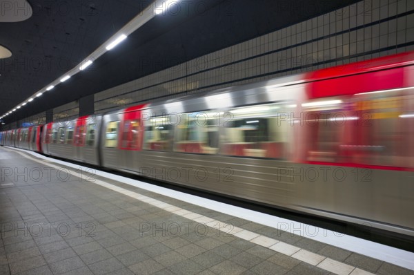 SteinstraÃŸe subway station, underground train, movement effect, empty, platform, stop, train station, subway, public transport, HVV, Hamburger Verkehrsverbund, elevated railway, local transport, Free and Hanseatic City of Hamburg, Germany