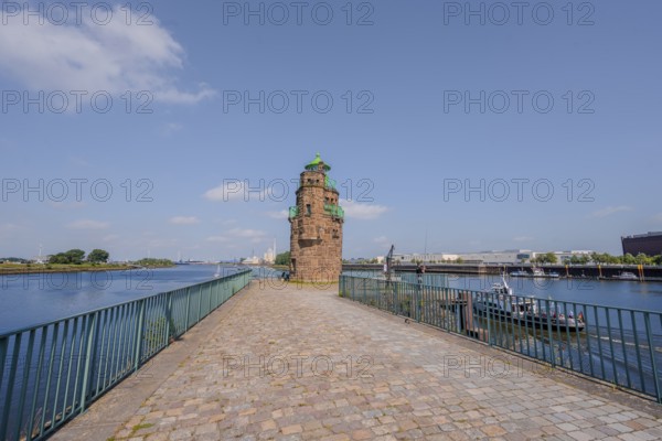 Lighthouse at Weser grain port, Molenturm Ãœberseehafen-SÃ¼d auch mole beacon, Ãœberseestadt, Bremen, Germany
