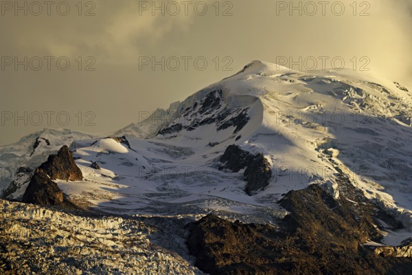 Snow-covered Dome du GoÃ»ter, in the evening light, Chamonix-Mont-Blanc, Haute-Savoie, France