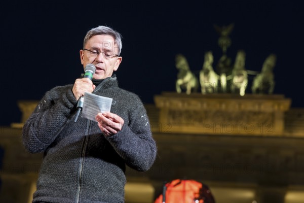 Stefan Rahmstorf (climate researcher at the Potsdam Institute for Climate Impact Research) speaks at the international climate demo under the motto Fight for 1.5 at the Brandenburg Gate in Berlin on 14.11.2025. The demonstration takes place on the occasion of the COP30 World Climate Conference in Belém, Brazil, and to mark 10 years of the Paris Climate Agreement