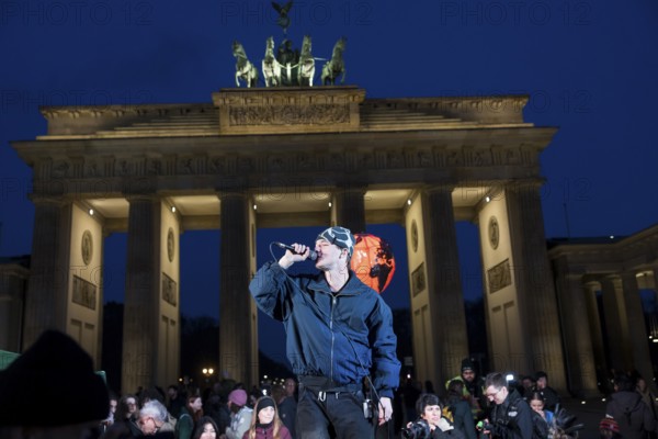 Egon Werler (musician) sings at the international climate demo under the motto Fight for 1.5 at the Brandenburg Gate in Berlin on 14.11.2025. The demonstration takes place on the occasion of the COP30 World Climate Conference in Belém, Brazil, and to mark 10 years of the Paris Climate Agreement