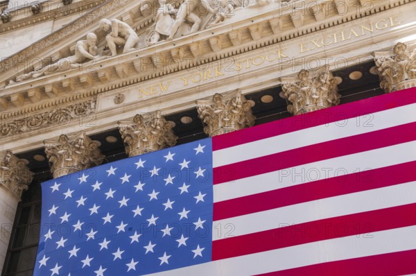 Facade of the New York Stock Exchange, stock exchange with USA national flag on Wall Street, Financial District, Manhattan, New York City, USA, North America, America