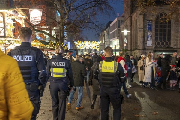 Police patrol at the Christmas market in Essen, Kettwiger StraÃŸe shopping street, pedestrian zone, full, lots of people shopping, Christmas lights, Christmas market stalls, Essen Light Weeks, Essen, North Rhine-Westphalia, Germany