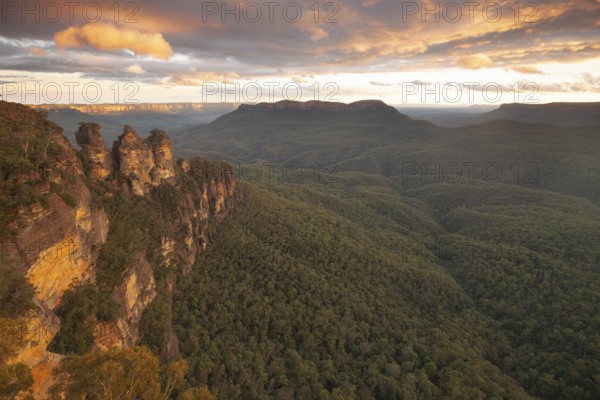 Colourful evening sky over the Three Sisters at Echo Point in Katoomba, Blue Mountains, New South Wales, Australia