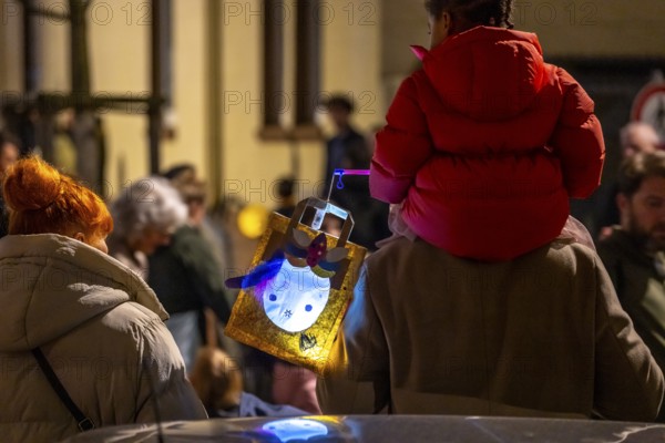 Martinszug in Essen-RÃ¼ttenscheid, the parish of St. Lambertus, with over 500 participants, North Rhine-Westphalia, Germany