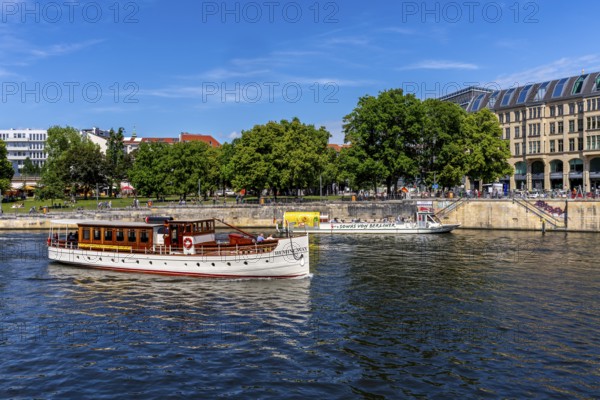 Excursion traffic on the Spree at the Museum Island, Berlin, Germany