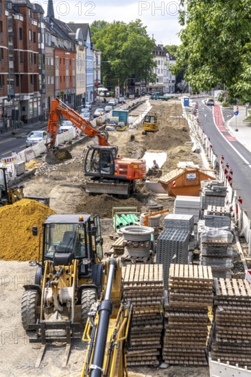 Renovation of the Dickswall street in the centre of Mülheim, first the Rumbach canal running under the street was renewed, which transports the water of the stream and rainwater towards the Ruhr, now the surface is being renewed, a green strip with large trees is being created in the middle, it should provide shade and absorb the rainwater, Schwammstadt Prinzip, Mülheim an der Ruhr North Rhine-Westphalia, Germany