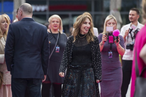 Erica Huggins (producer) in front of the film premiere of Die Nackte Kanone at the UCI Luxe East Side Gallery, Berlin, 24.07.2025