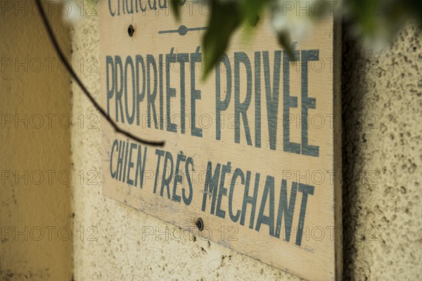 Sign private, propriete privee, Saint-Jean-Cap-Ferrat, Cap Ferrat, Alpes Maritimes, Provence Alpes Cote d'Azur, French Riviera, South of France, France
