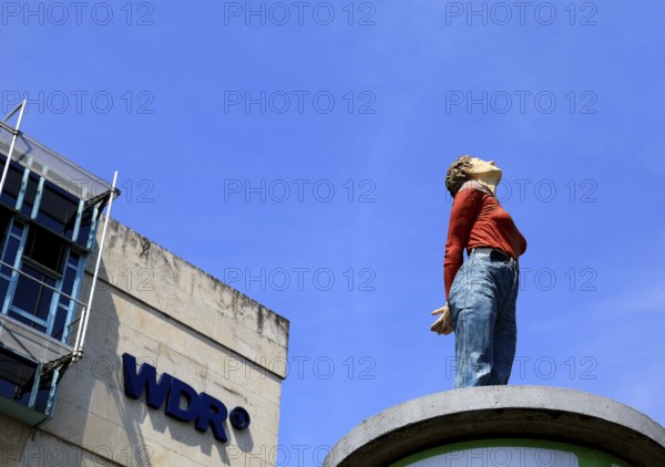 The figure Marlis by Christoph Pöggeler from 2001 (permanent work of art in public space), in the background the WDR broadcasting centre, Düsseldorf, North Rhine-Westphalia, Germany