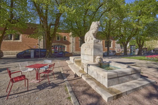 War memorial, public chairs, table, trees, square, blue sky, Unterer Lindenplatz, Bad Reichenhall, district of Berchtesgadener Land, Bavaria, Germany