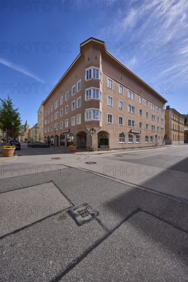 Restaurant Poststuben, street, building, general architecture, blue sky, cirrostratus clouds, intersection Kammerbotenstraße, Poststraße and Herzog-Georgen-Straße, Bad Reichenhall, district Berchtesgadener Land, Bavaria, Germany