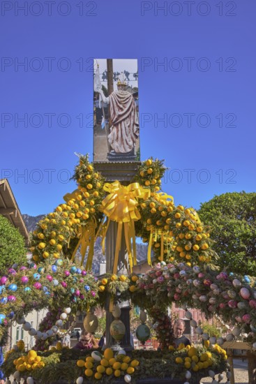 Easter fountain, Easter decoration, blown out coloured Easter eggs, trees, historical buildings, blue sky, cloudless, Florianiplatz, Bad Reichenhall, district Berchtesgadener Land, Bavaria, Germany