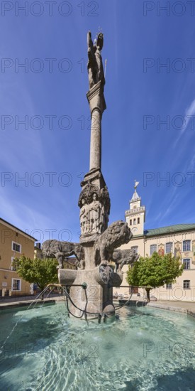 Wittelsbacherbrunnen, fountain, sculptor Karl Killer, historic town hall, trees, blue sky, cirrostratus clouds, town hall square, Bad Reichenhall, district Berchtesgadener Land, Bavaria, Germany