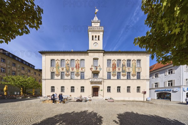 Historic town hall, frescoes, visual artist Josef Hengge, square, cobblestones, general architecture, trees, pedestrians as secondary motif, blue sky, cirrostratus clouds, town hall square, Bad Reichenhall, district Berchtesgadener Land, Bavaria, Germany