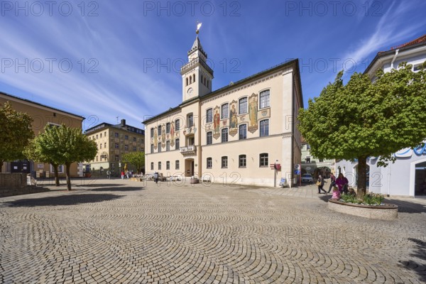 Historic town hall, frescoes, trees, square, cobblestones, general architecture, blue sky, cirrostratus clouds, intersection Waaggasse, Poststraße and Rathausplatz, Bad Reichenhall, district Berchtesgadener Land, Bavaria, Germany
