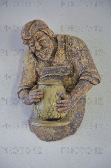 Sculpture potter making pottery with the potter's pane, pottery, pottery, arts and crafts, vase, container, jug, fabrication, manufacturing, production, making, modelling, craftsman, cut out, pottery market, Suhl, Franconia, Thuringia, Germany