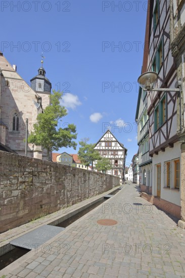 Half-timbered houses with rivulet and St George's Church, Bächle, Bächlein, churchyard, Schmalkalden, Franconia, Thuringia, Germany