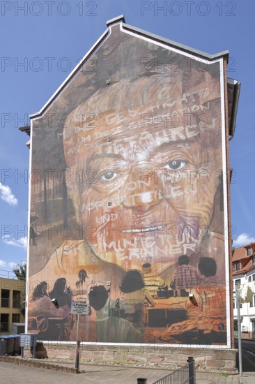 Magda Brown by AKUT 2020 - Against Forgetting, Holocaust survivor Magda Brown, memorial against persecution of Jews during National Socialism, Jewish, portrait, face, head, inscription, street art, graffiti, mural, house facade, Schmalkalden, Franconia, Thuringia, Germany